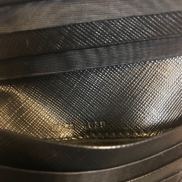 💯% Auth. Salvtore Ferragamo Black Leather Wallet - Picture 8 of 15